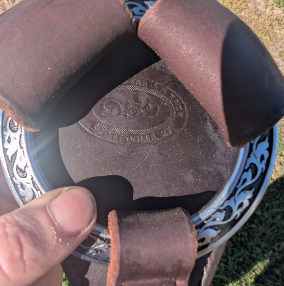 Brown Leather Horse Breast Collar - Picture 2 of 3